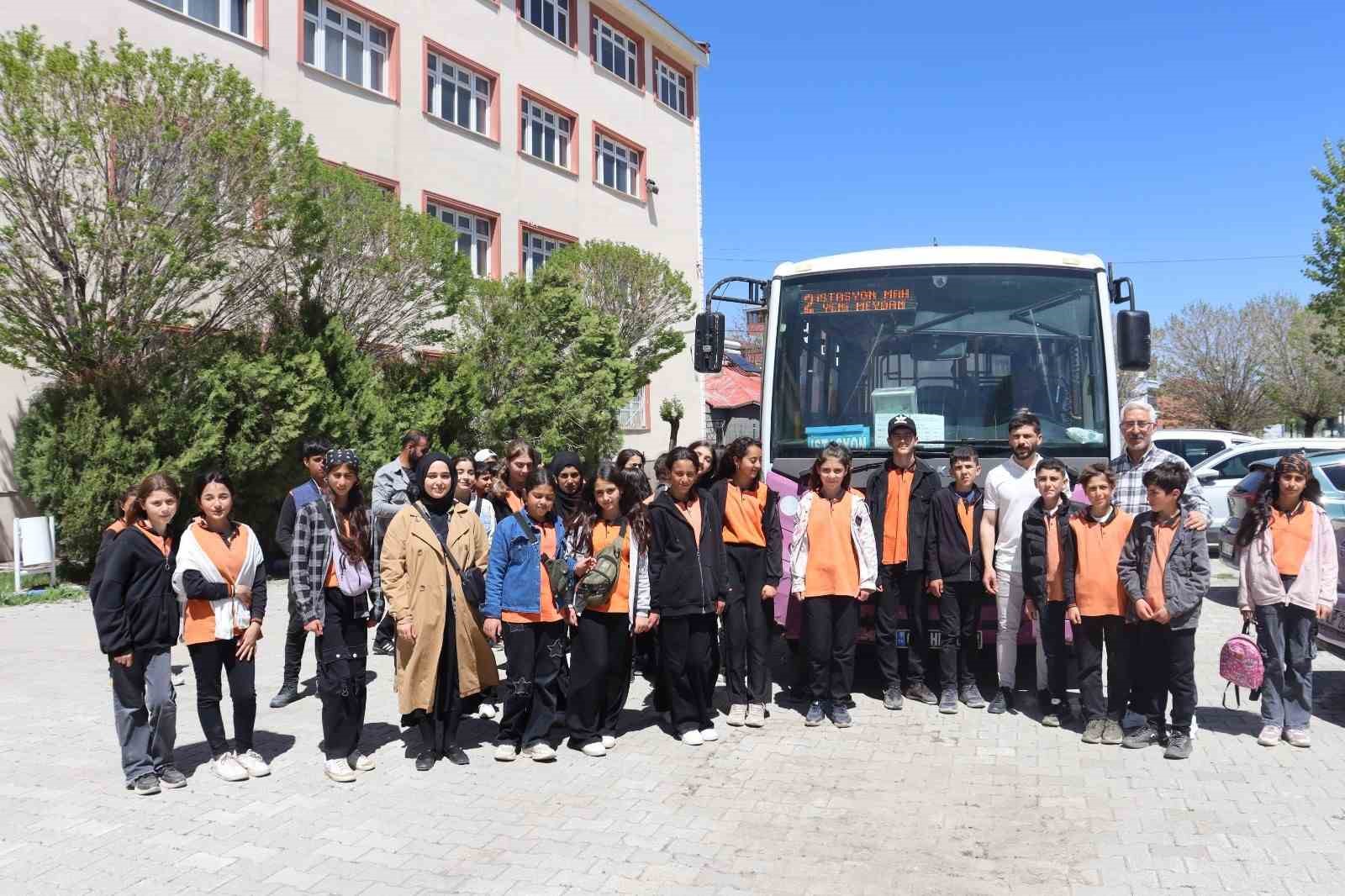İlk ve ortaokul öğrencilerinden meslek yüksekokuluna ziyaret