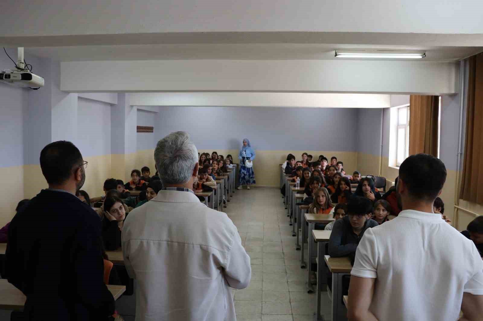 İlk ve ortaokul öğrencilerinden meslek yüksekokuluna ziyaret