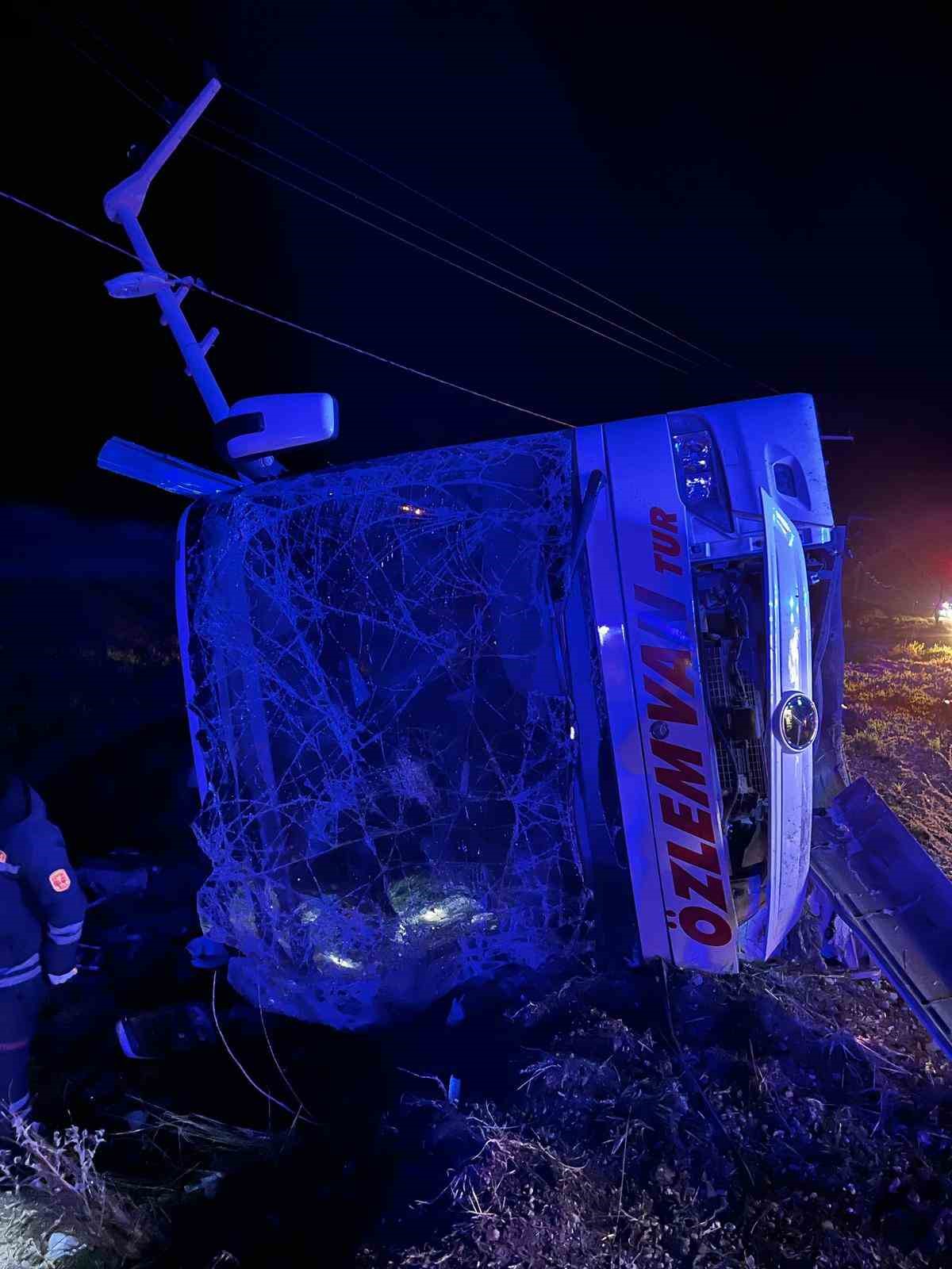Van’da yolcu otobüsü kazası: 33 yaralı