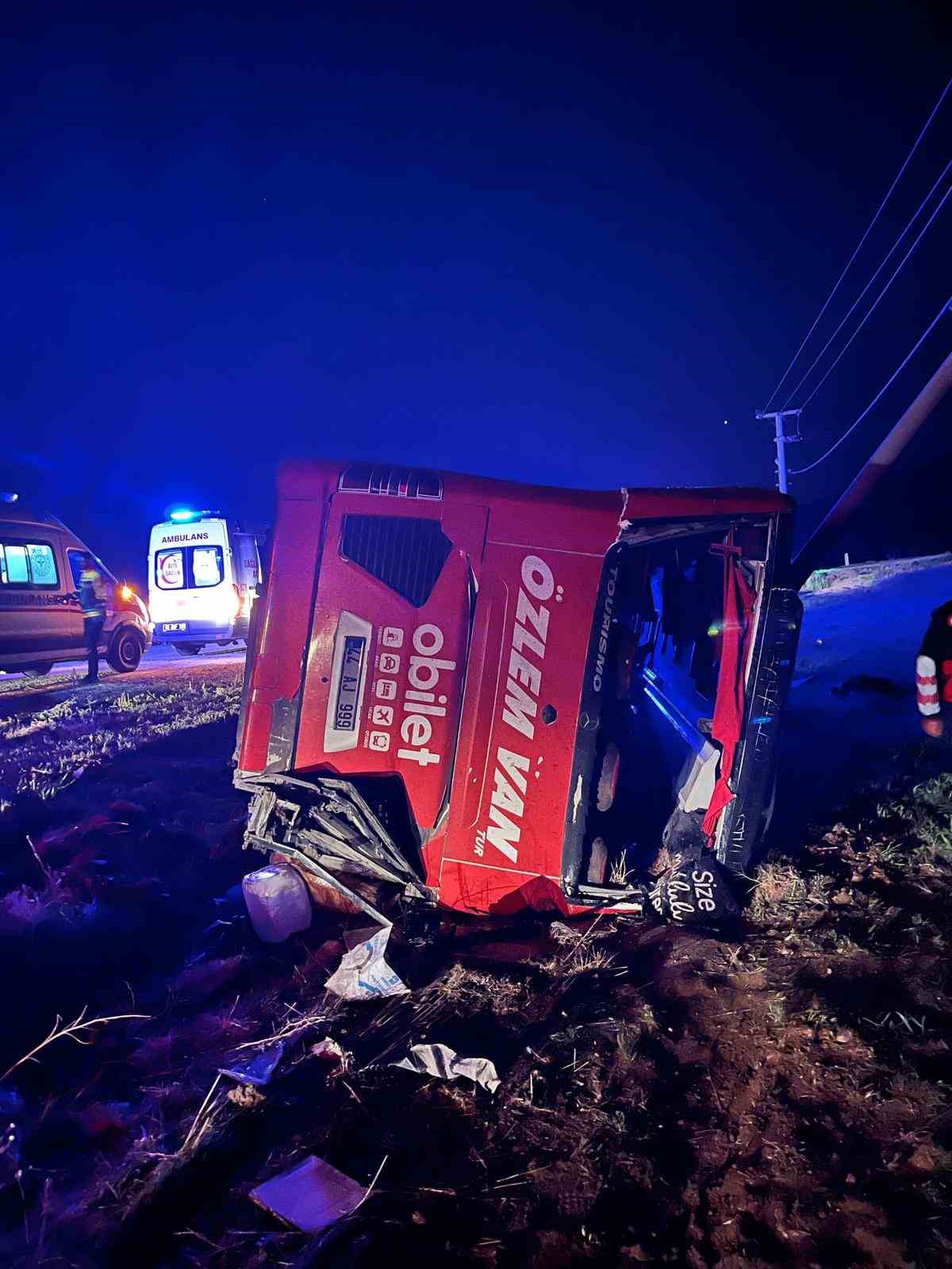 Van’da yolcu otobüsü kazası: 33 yaralı
