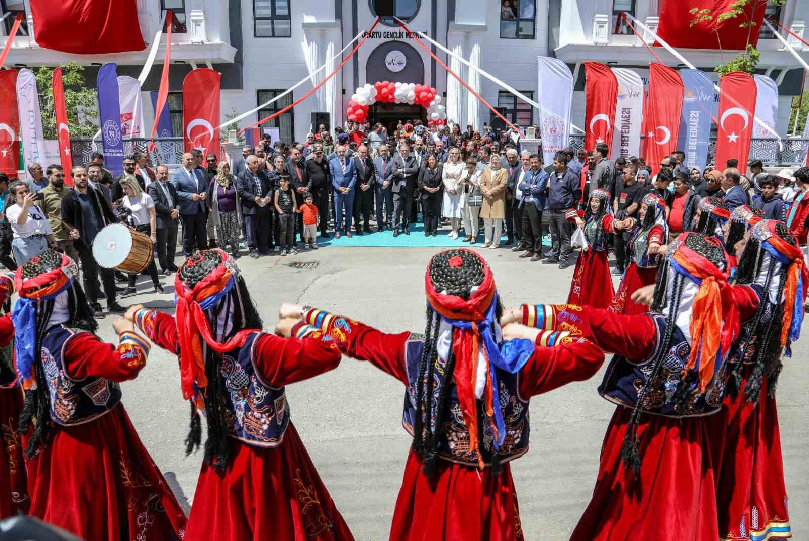 Van’da 4 gençlik merkezinin açılışı yapıldı