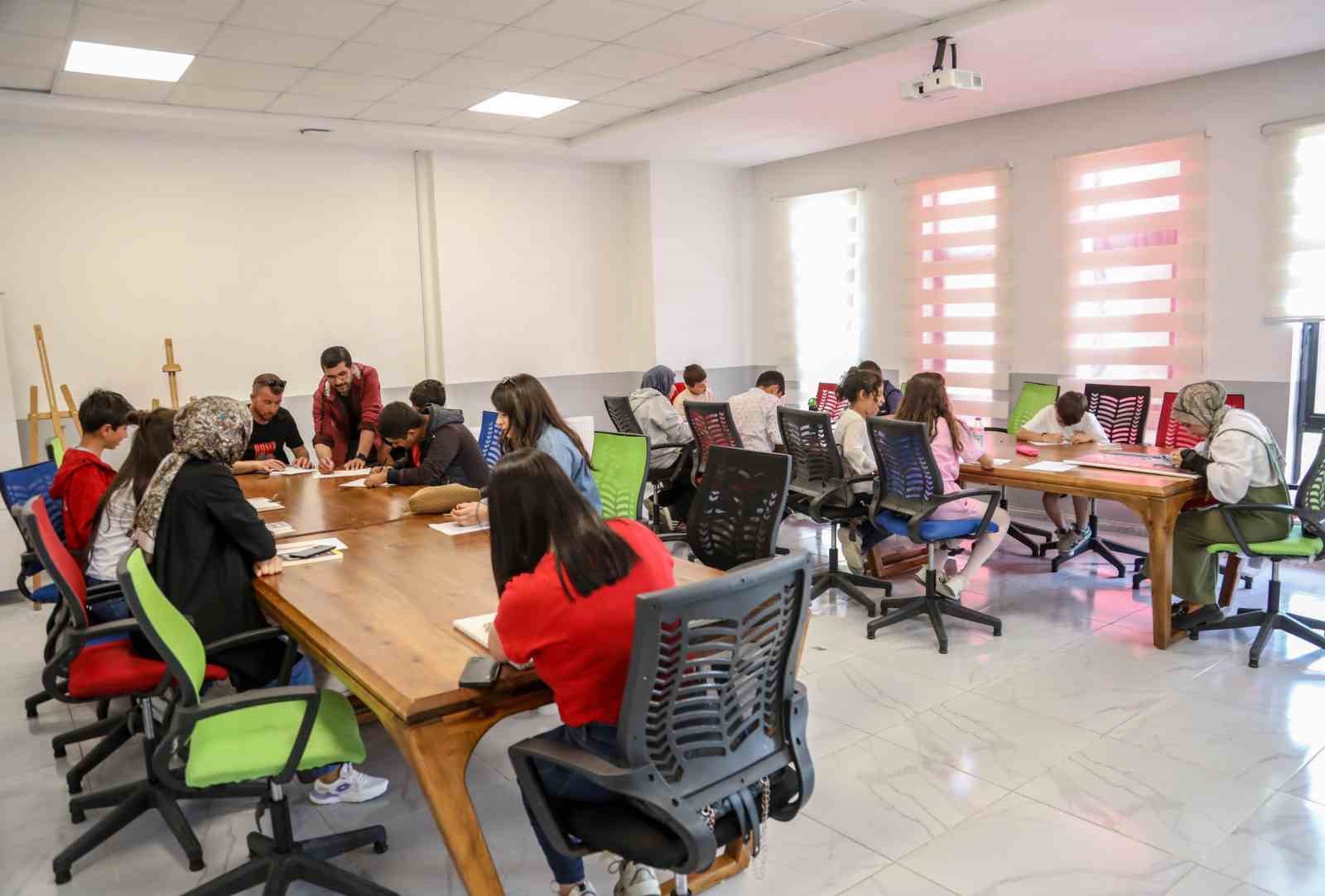 Van’da 4 gençlik merkezinin açılışı yapıldı