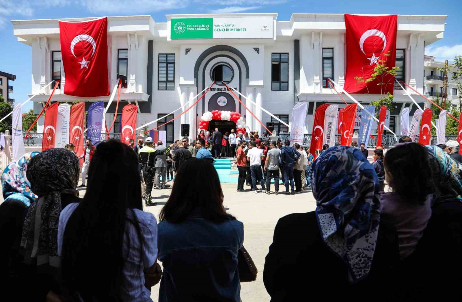 Van’da 4 gençlik merkezinin açılışı yapıldı