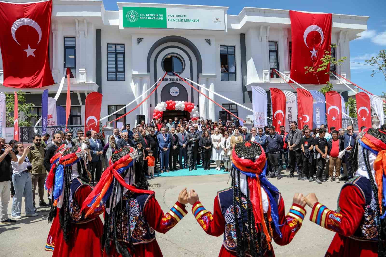 Van’da 4 gençlik merkezinin açılışı yapıldı