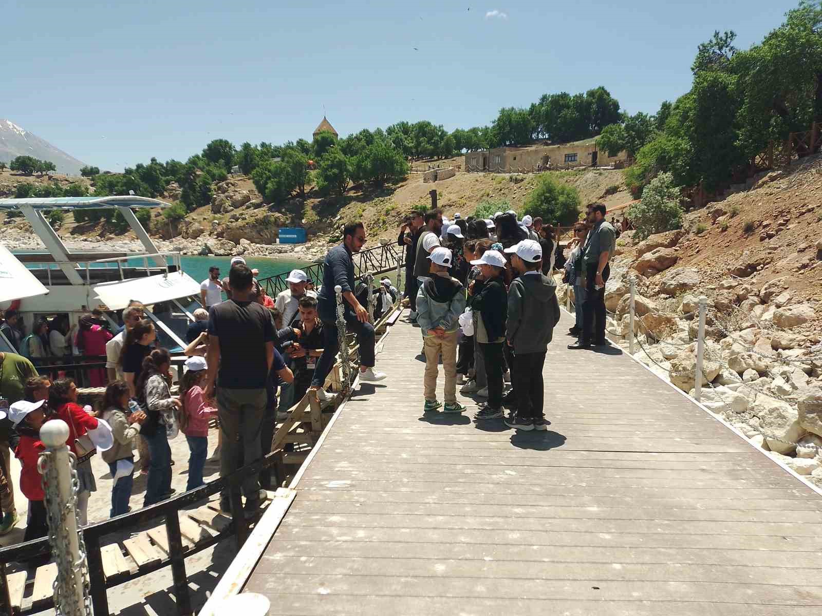 22. Akdamar Çocuk ve Gençlik Tiyatroları Şenliği sona erdi