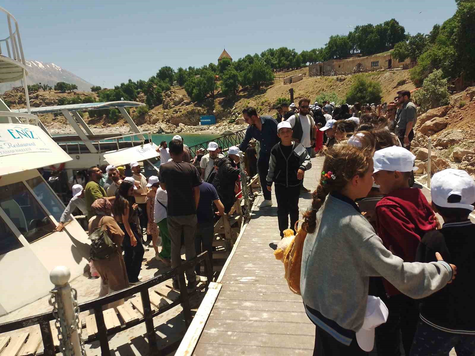 22. Akdamar Çocuk ve Gençlik Tiyatroları Şenliği sona erdi