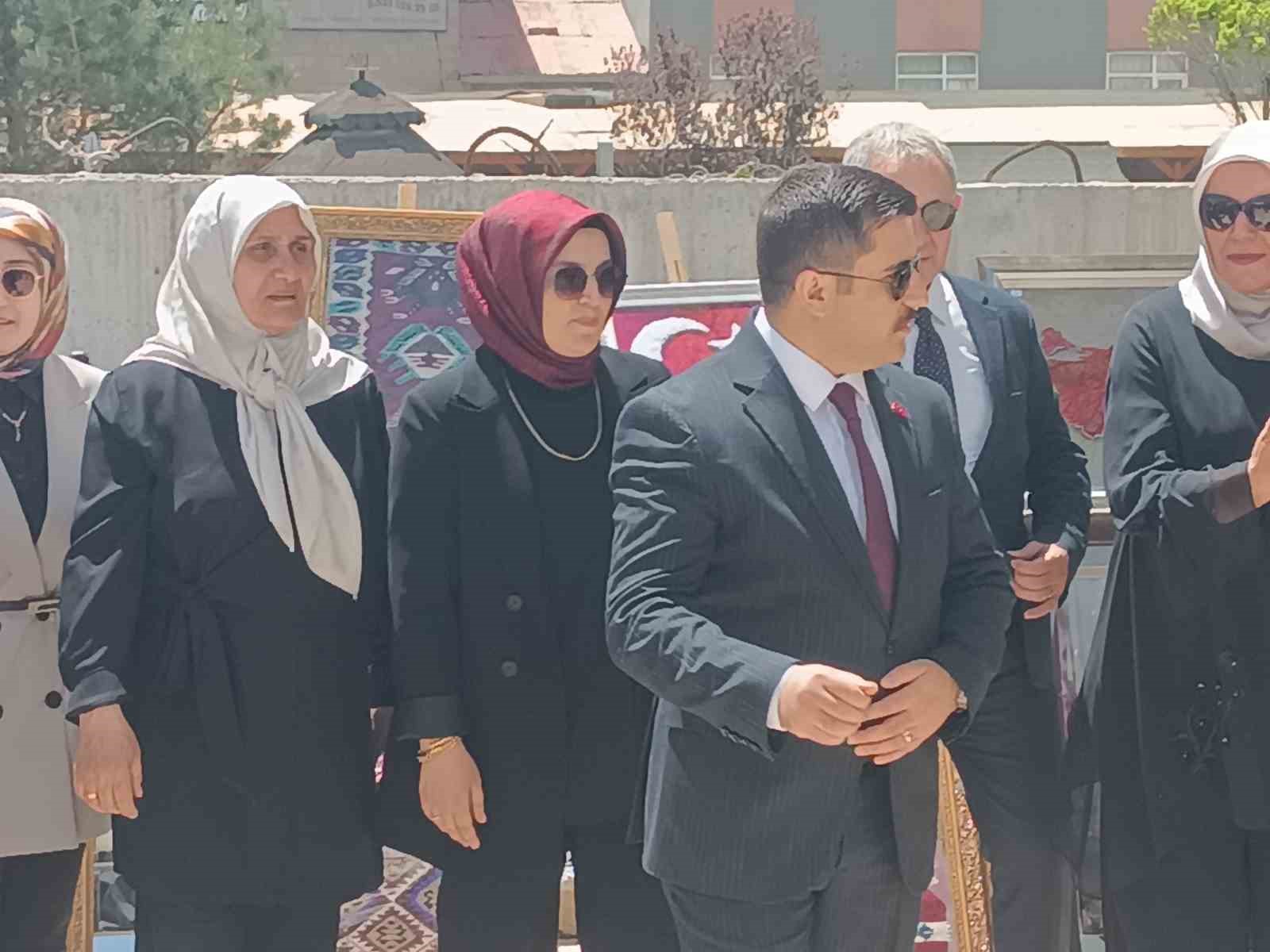 Özalp’te yılsonu sergisi