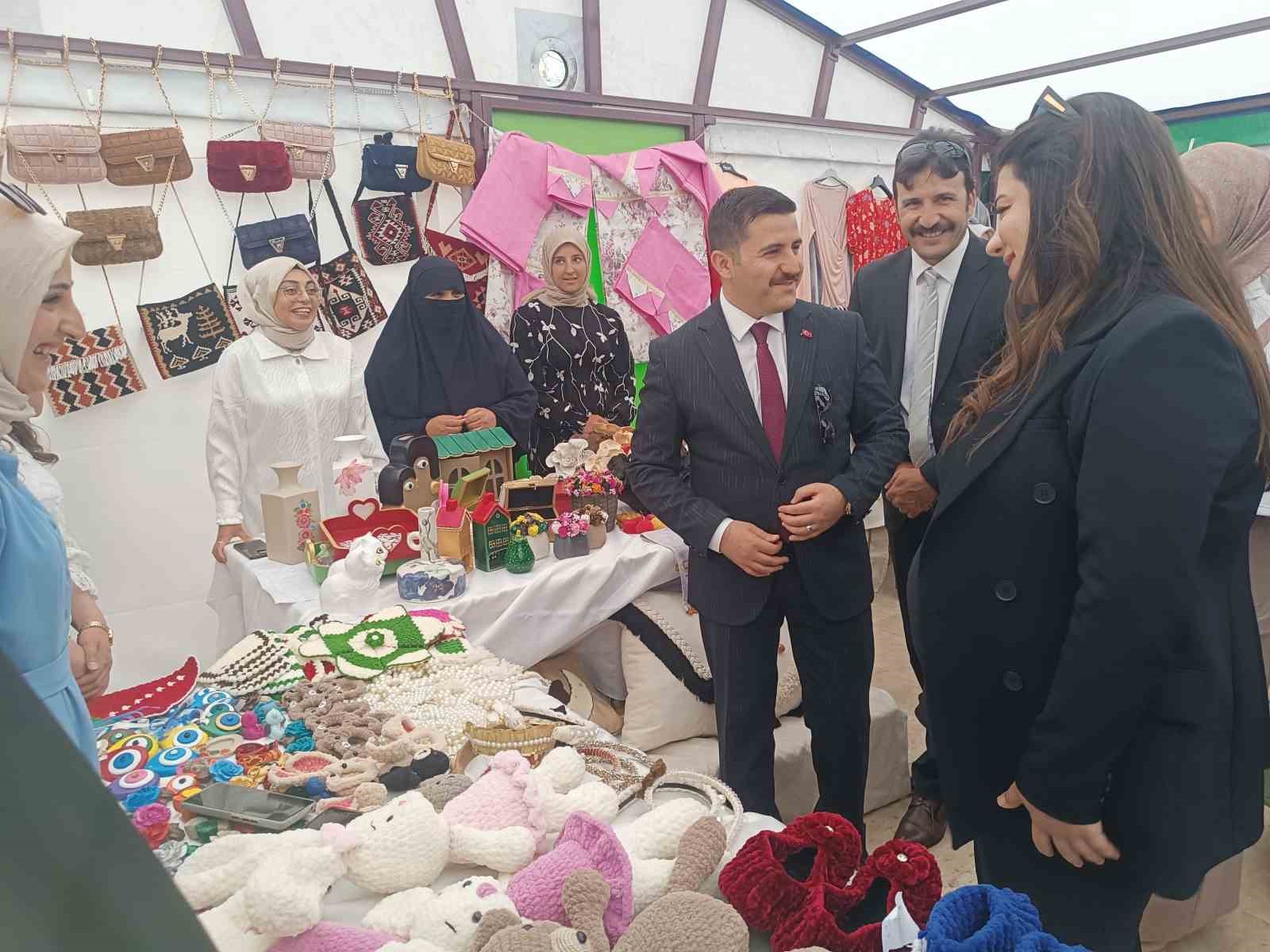 Özalp’te yılsonu sergisi