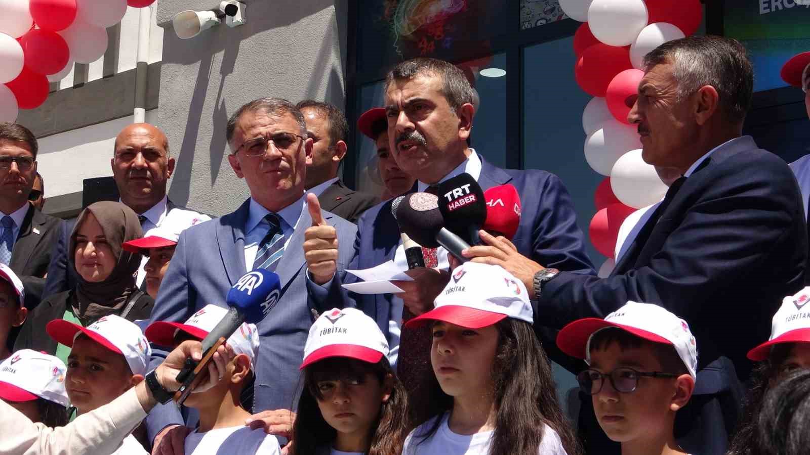 Milli Eğitim Bakanı Tekin, Erciş Bilim ve Sanat Merkezi’nin açılışını yaptı