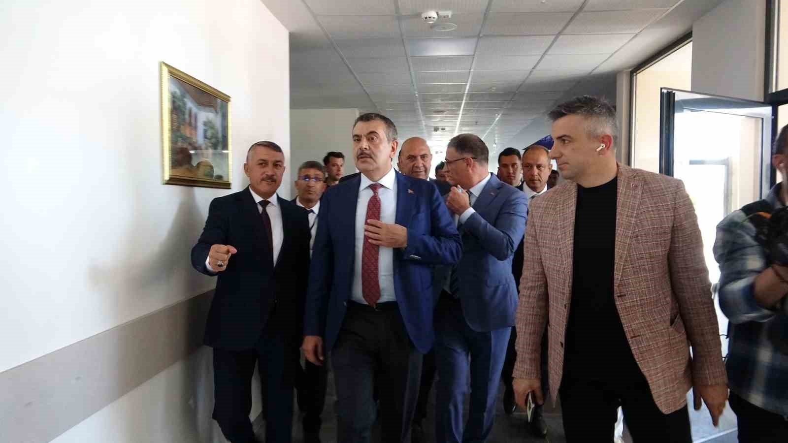 Milli Eğitim Bakanı Tekin, Erciş Bilim ve Sanat Merkezi’nin açılışını yaptı