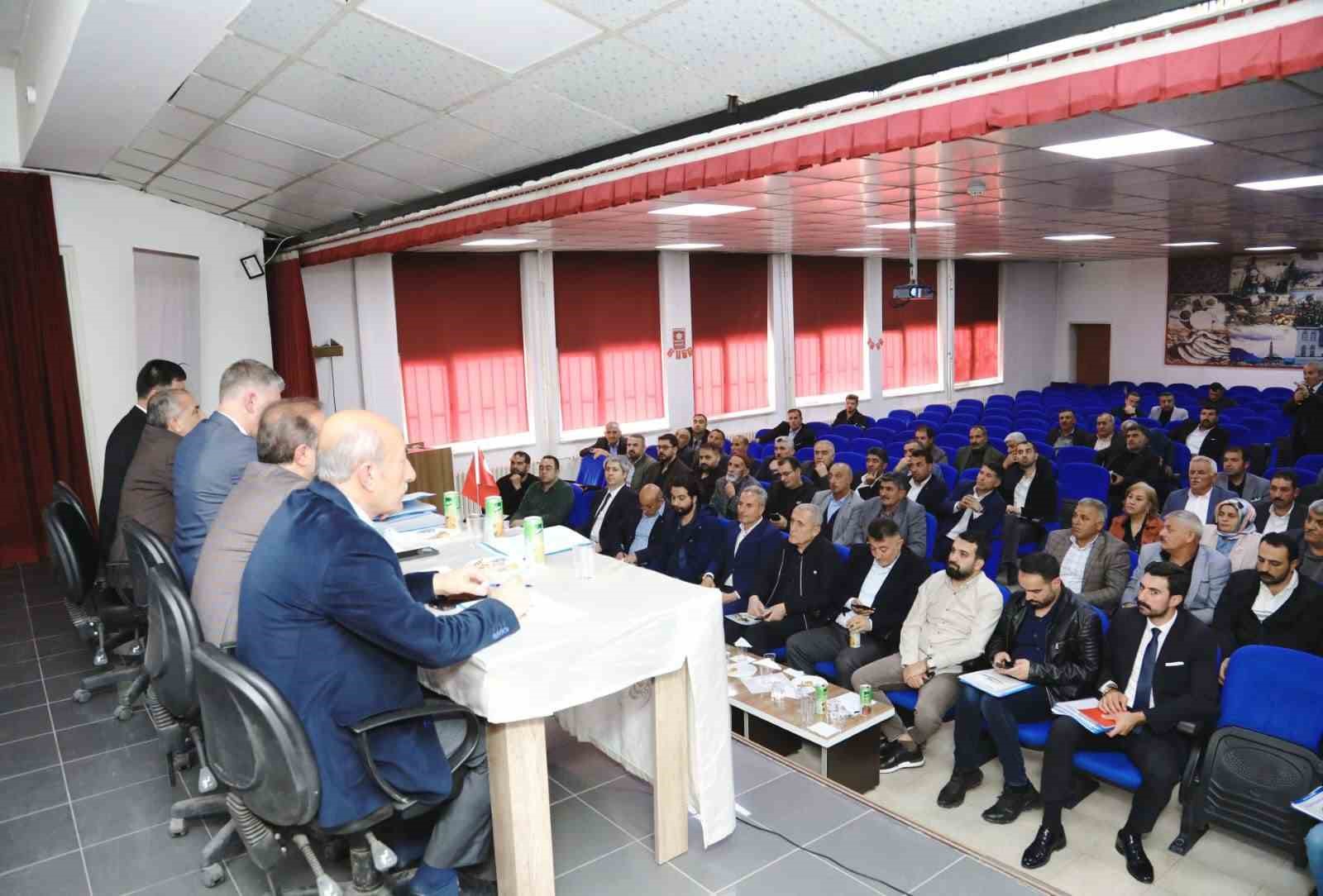 Van Büyükşehir Belediyesi muhtar buluşmalarını Saray ve Özalp ilçeleri ile sürdürdü