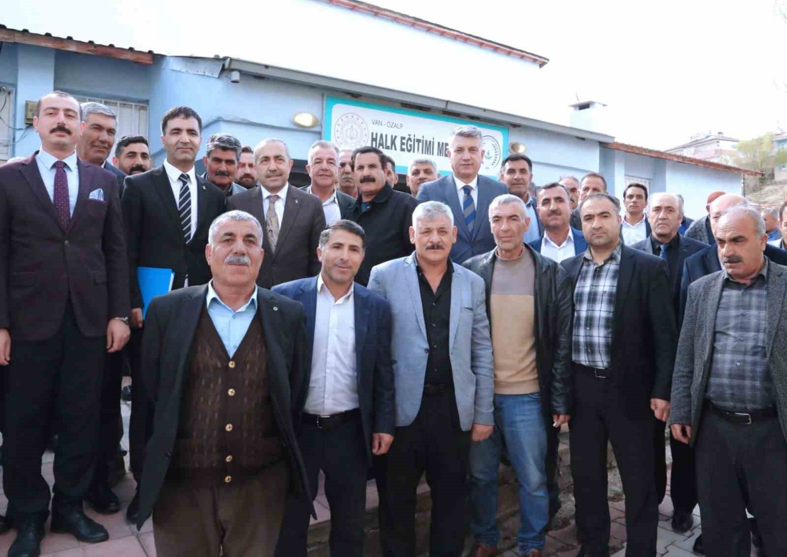 Van Büyükşehir Belediyesi muhtar buluşmalarını Saray ve Özalp ilçeleri ile sürdürdü