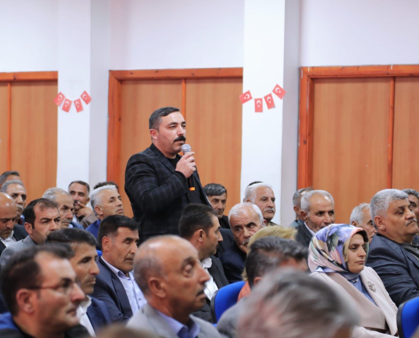Van Büyükşehir Belediyesi muhtar buluşmalarını Saray ve Özalp ilçeleri ile sürdürdü