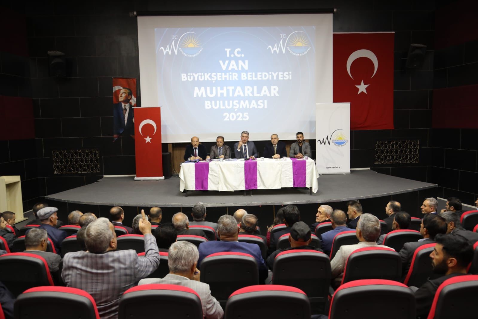 Van Büyükşehir Belediyesi muhtar buluşmalarını Saray ve Özalp ilçeleri ile sürdürdü