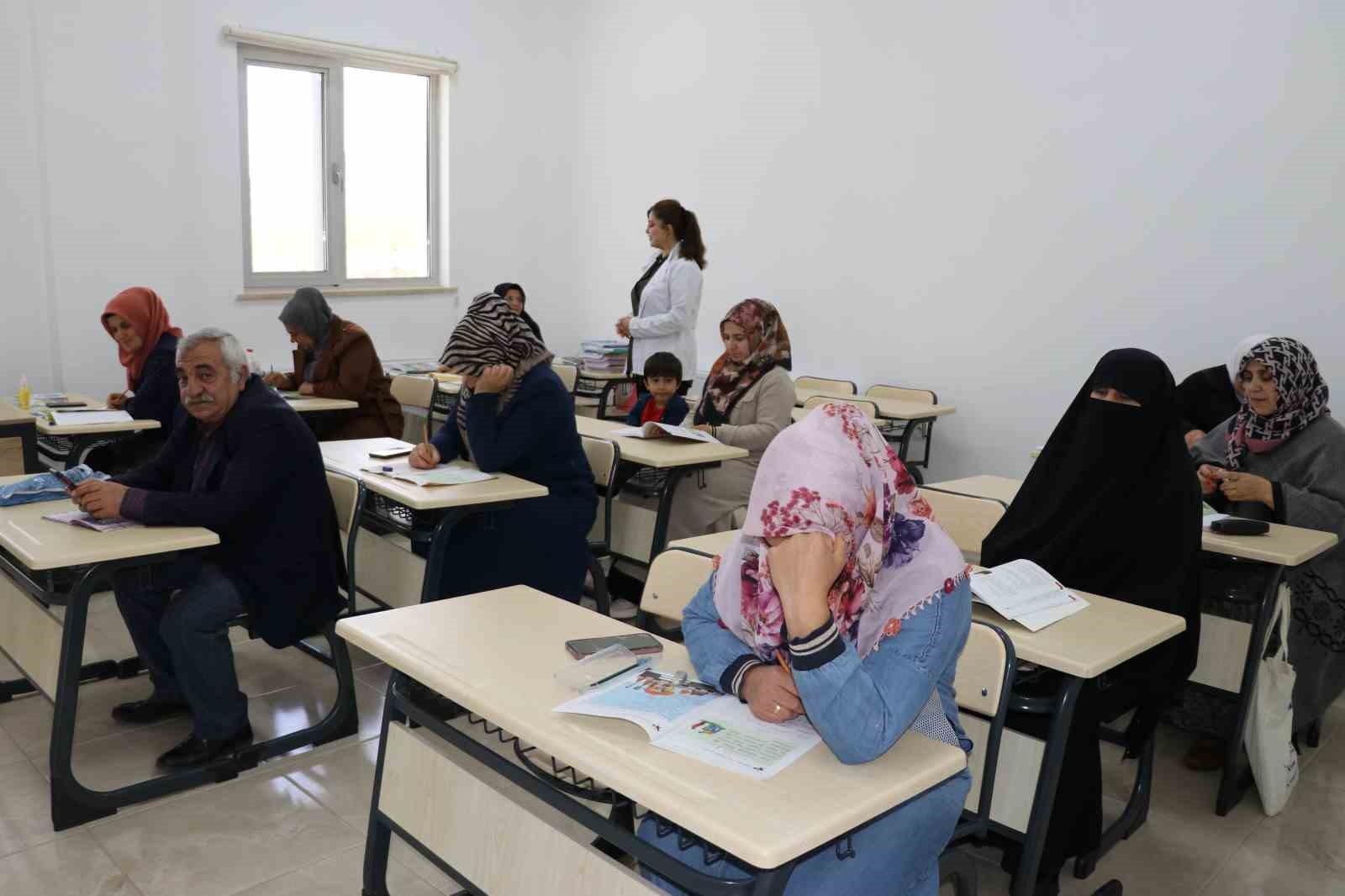 Okuma yazma kursları ile geleceğe güvenle bakıyorlar