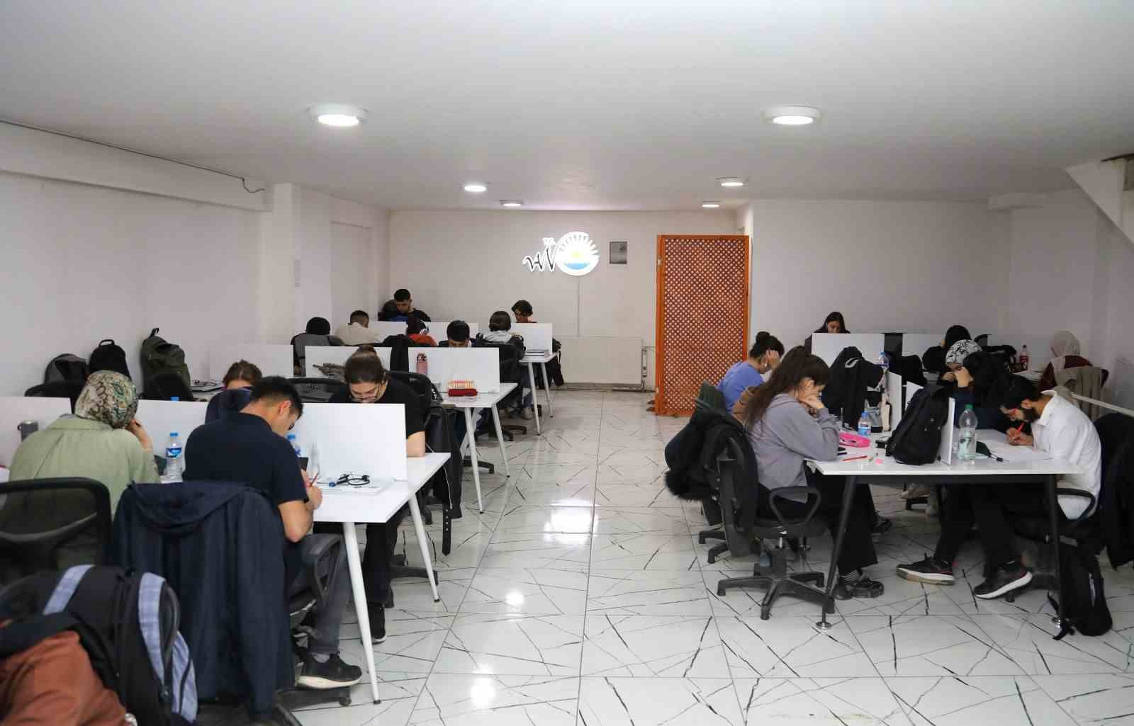 Van Büyükşehir Belediyesinin etüt merkezleri öğrencilerin hizmetinde