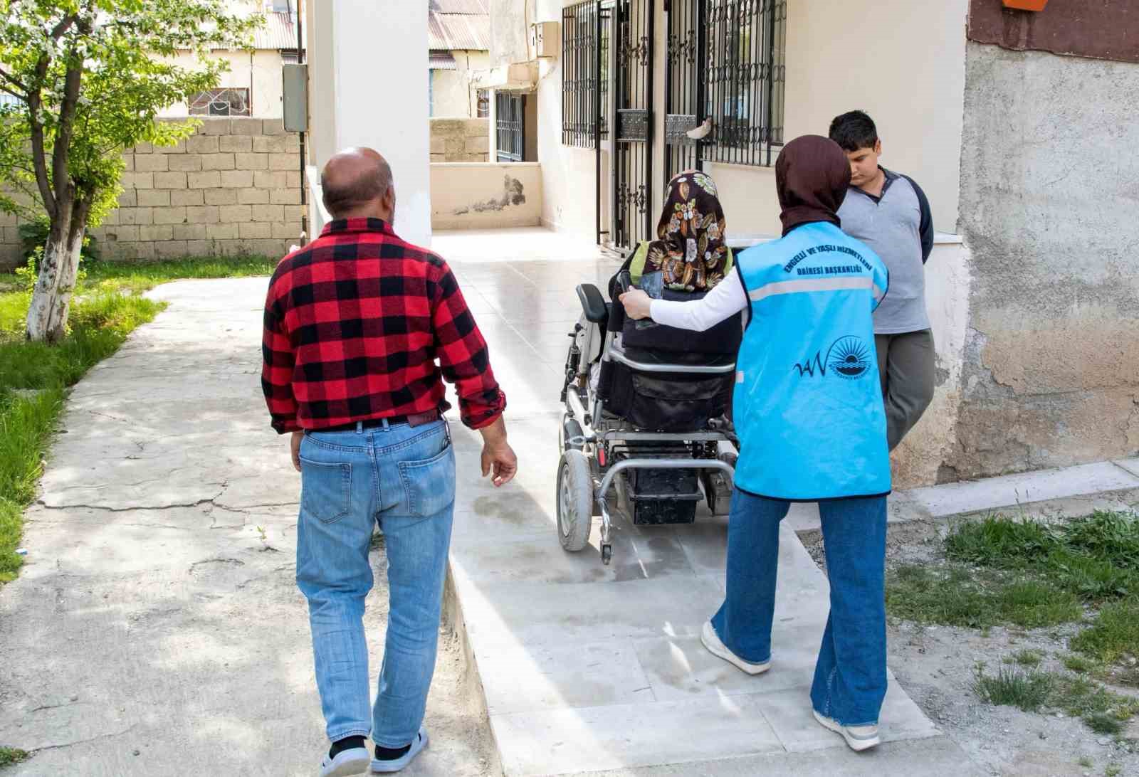 Van Büyükşehir Belediyesinden engelli vatandaşın hayatına sevgi dolu dokunuş