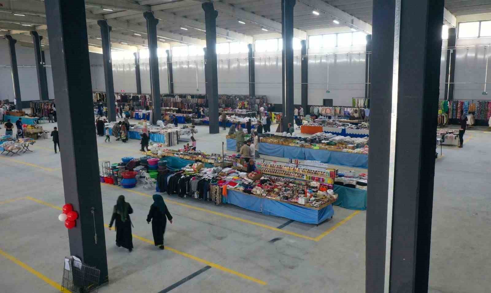 Van Büyükşehir Belediyesi Kalecik Kapalı Semt Pazarı hizmete açıldı