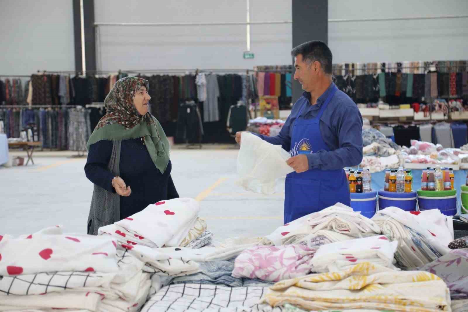 Van Büyükşehir Belediyesi Kalecik Kapalı Semt Pazarı hizmete açıldı