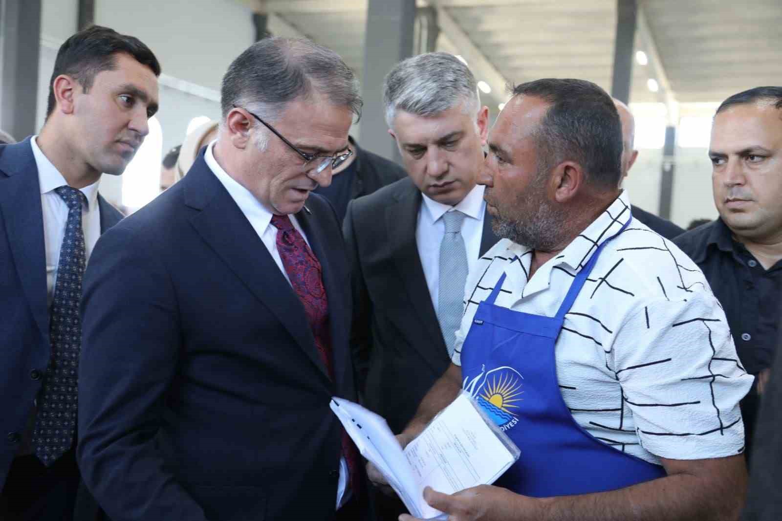 Van Büyükşehir Belediyesi Kalecik Kapalı Semt Pazarı hizmete açıldı
