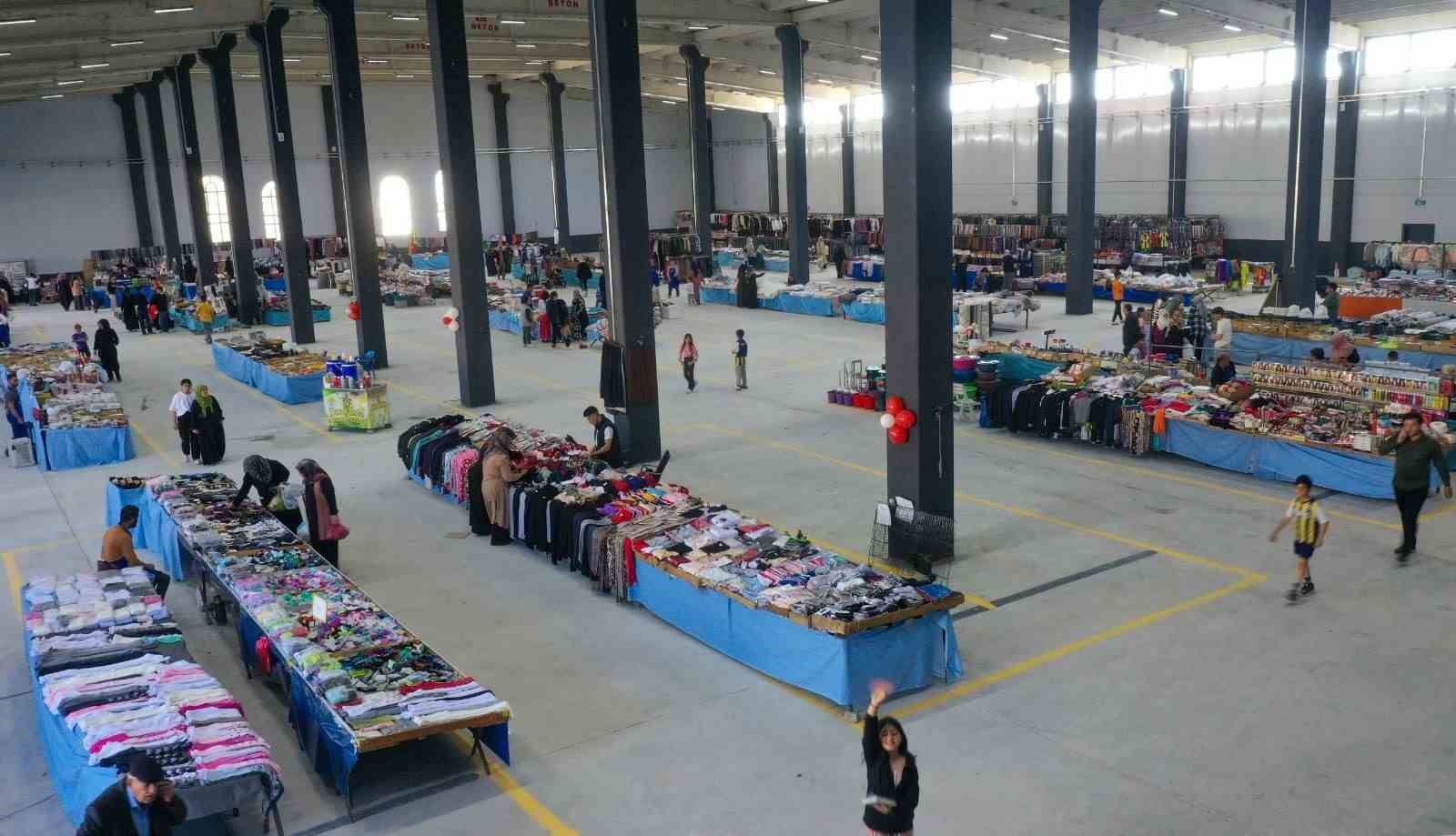 Van Büyükşehir Belediyesi Kalecik Kapalı Semt Pazarı hizmete açıldı