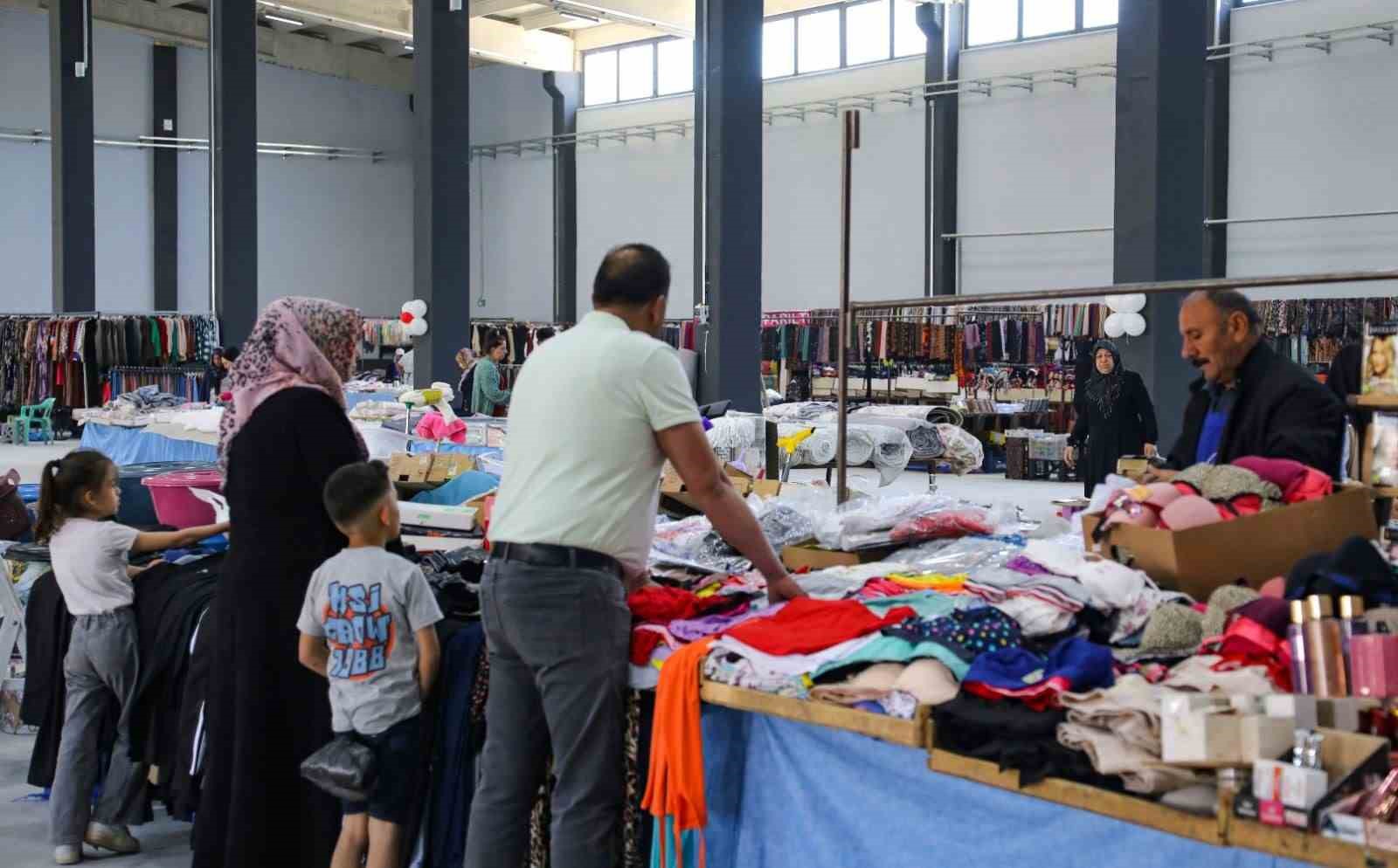 Van Büyükşehir Belediyesi Kalecik Kapalı Semt Pazarı hizmete açıldı