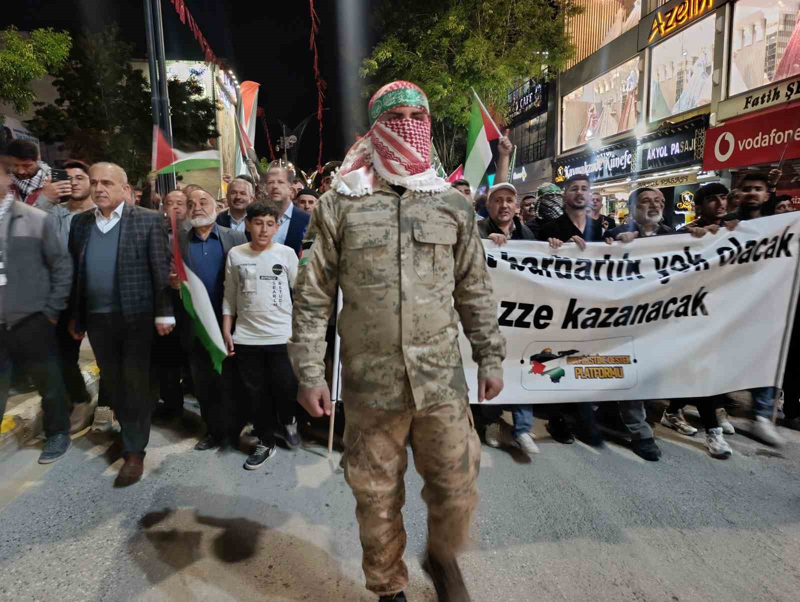 Van’da Filistin’e destek yürüyüşü düzenlendi