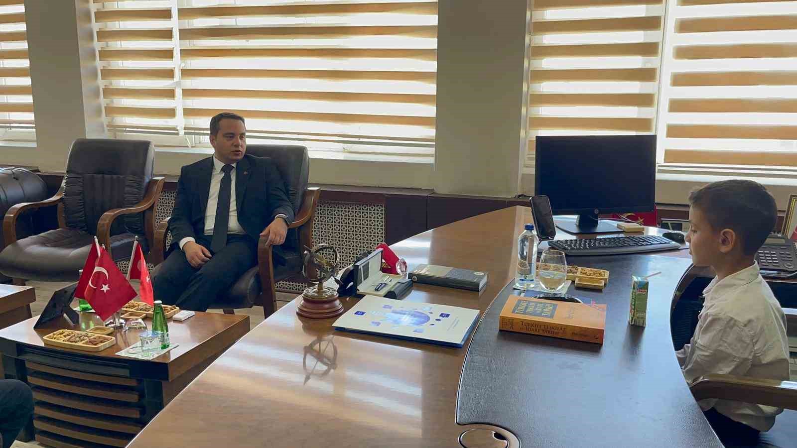 Kaymakam olmak isteyen Umut’un hayali gerçek oldu