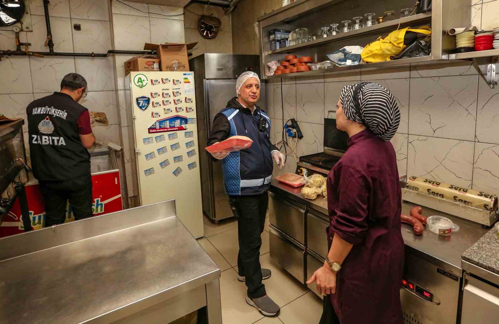 Van Büyükşehir Belediyesi zabıtasından kafelere denetim