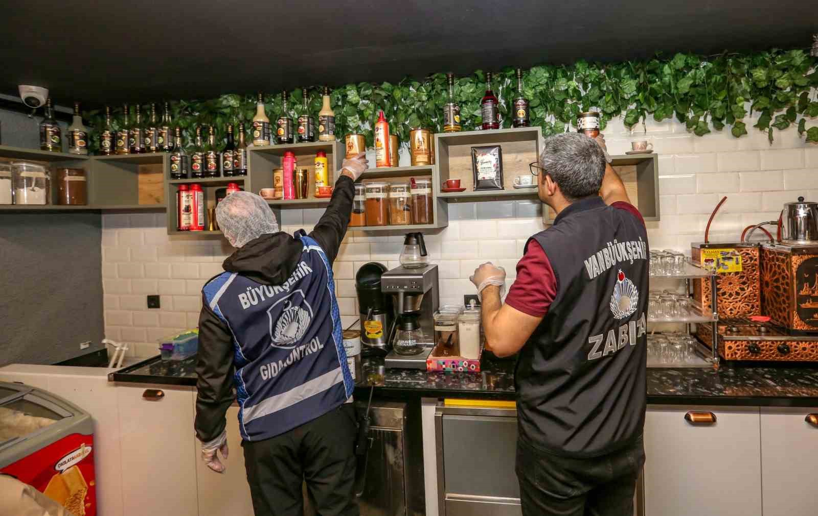 Van Büyükşehir Belediyesi zabıtasından kafelere denetim