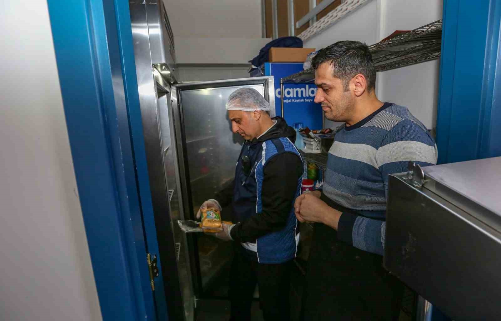 Van Büyükşehir Belediyesi zabıtasından kafelere denetim