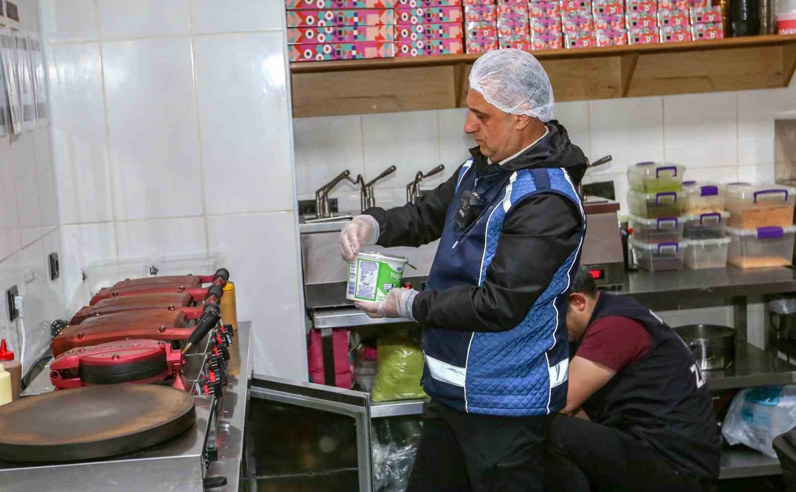 Van Büyükşehir Belediyesi zabıtasından kafelere denetim