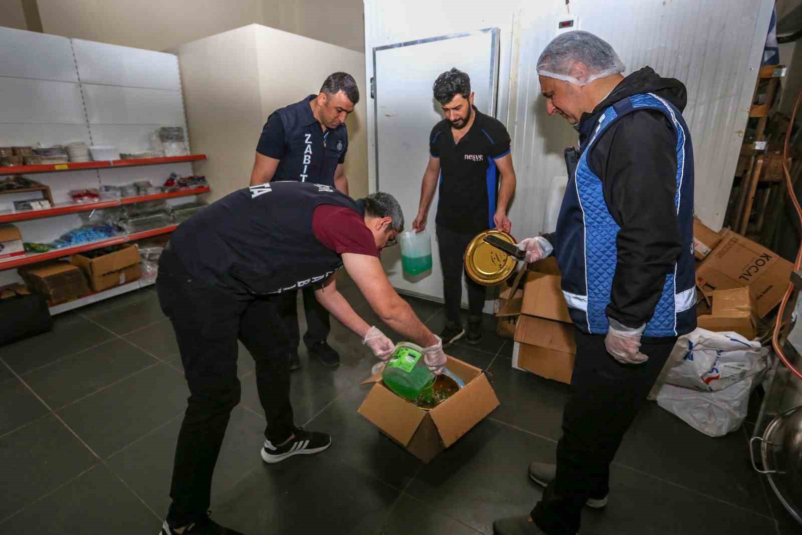 Van Büyükşehir Belediyesi zabıtasından kafelere denetim