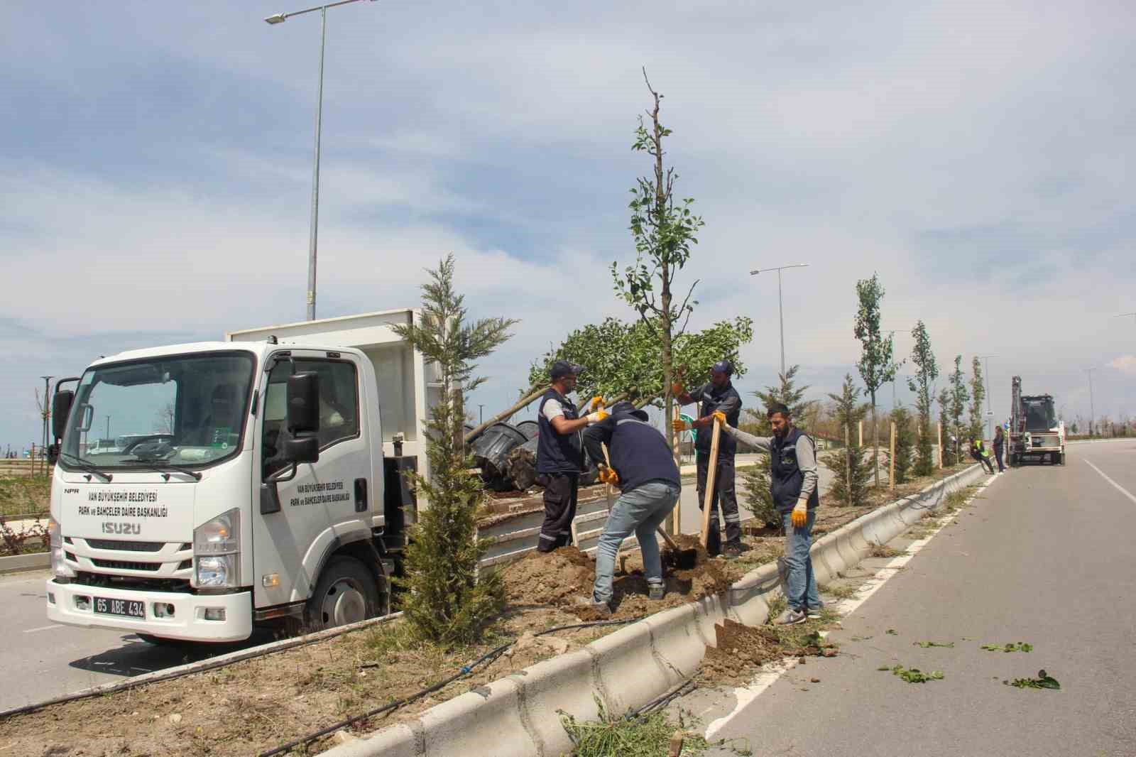 Van Büyükşehir Belediyesinden sahil yolunda çalışma