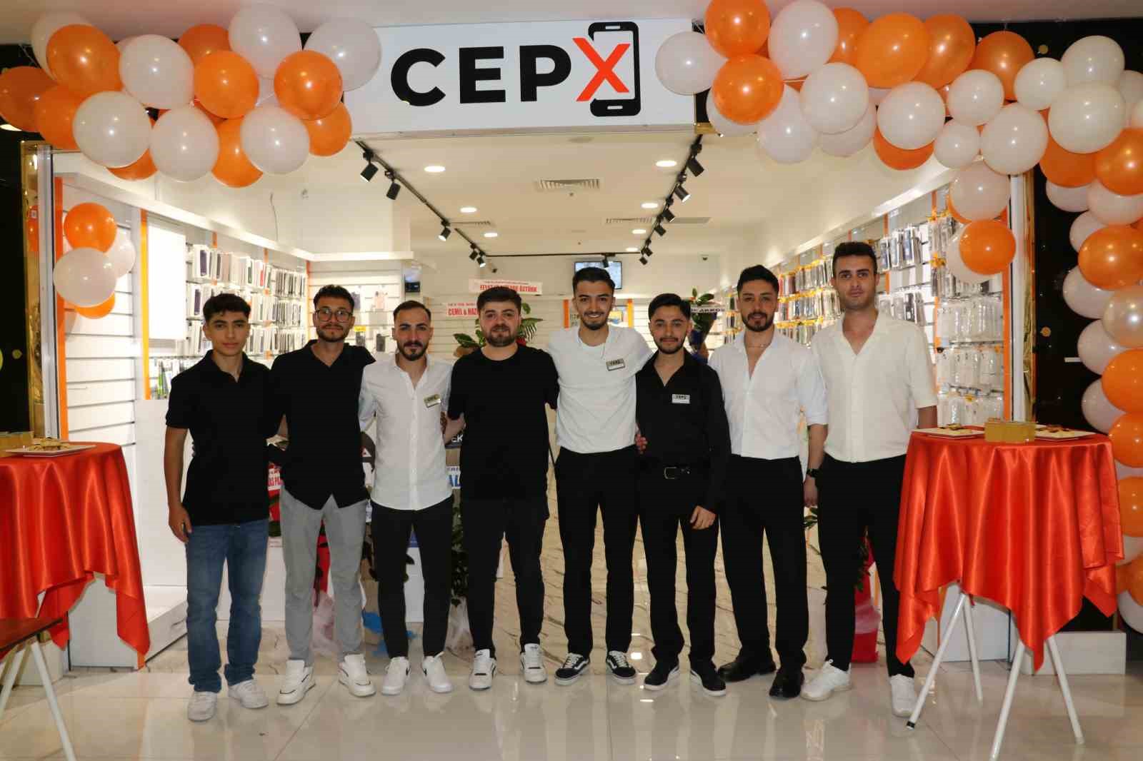 Van’da Cep X telefon mağazası açıldı