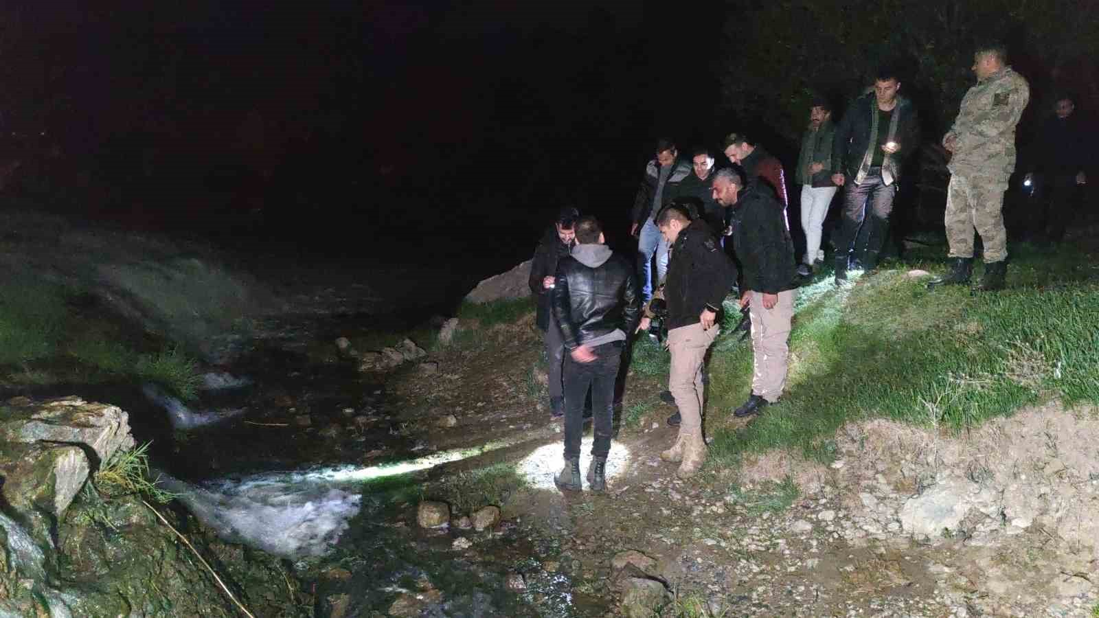İnci kefalinin Van Gölü’nden tatlı sulara göçü devam ediyor