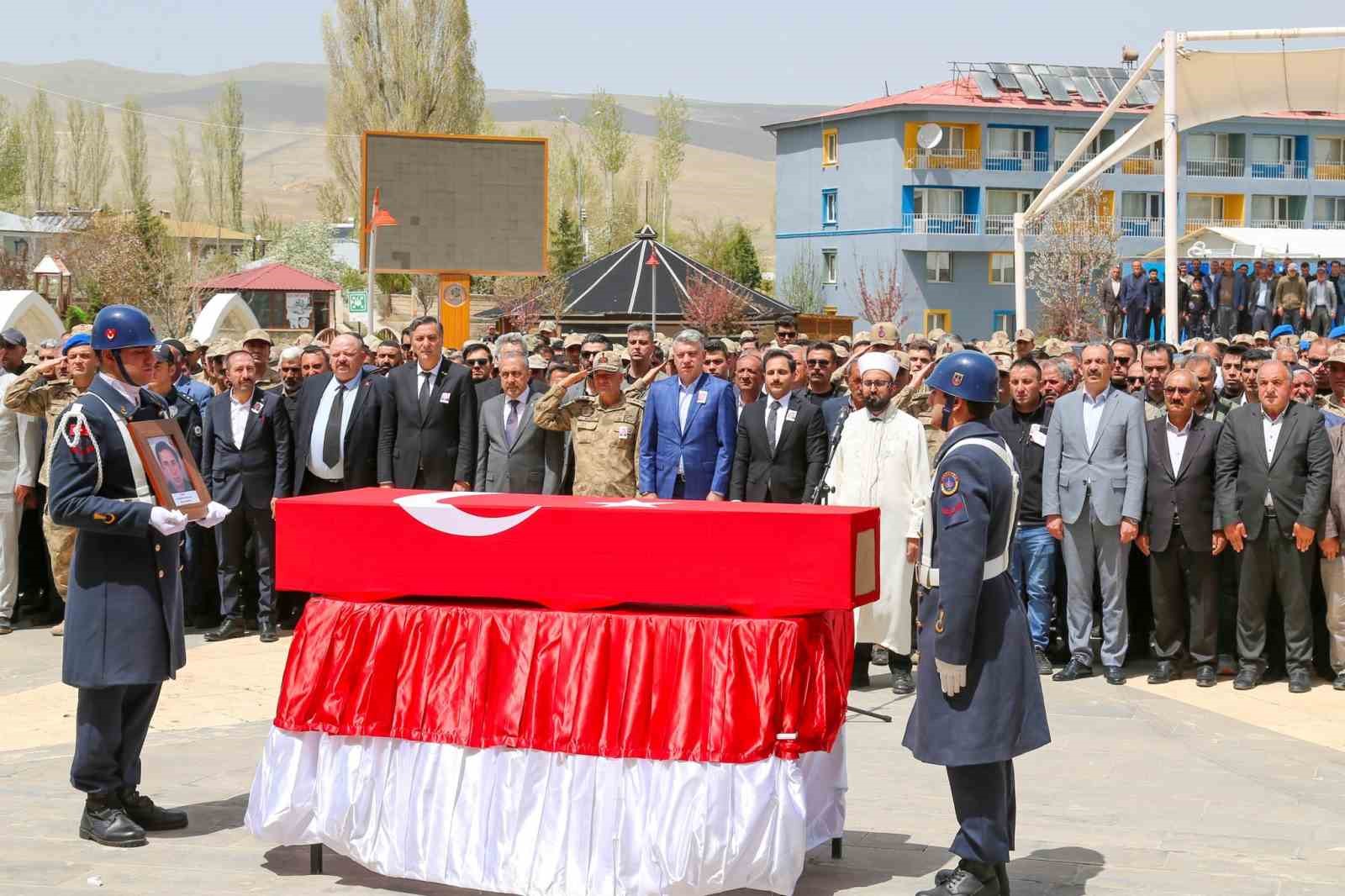 Van’da şehit güvenlik korucusu için tören düzenlendi