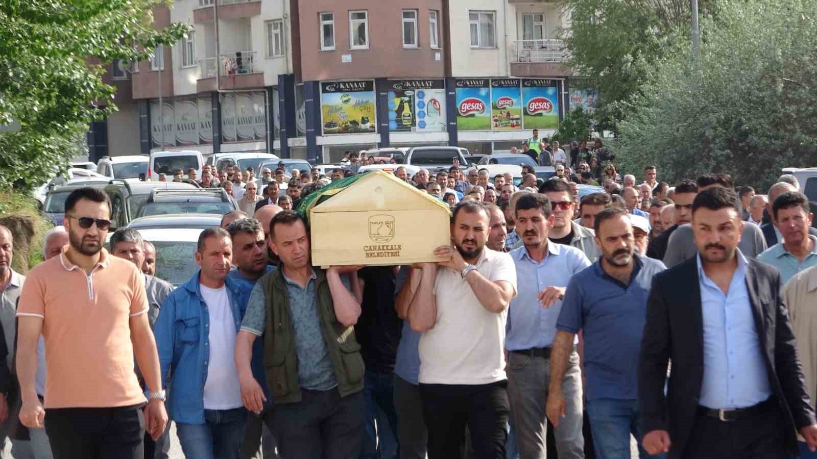 Doğa yürüyüşünde kaybolan ve cansız bedeni bulunan müdür yardımcısı toprağa verildi