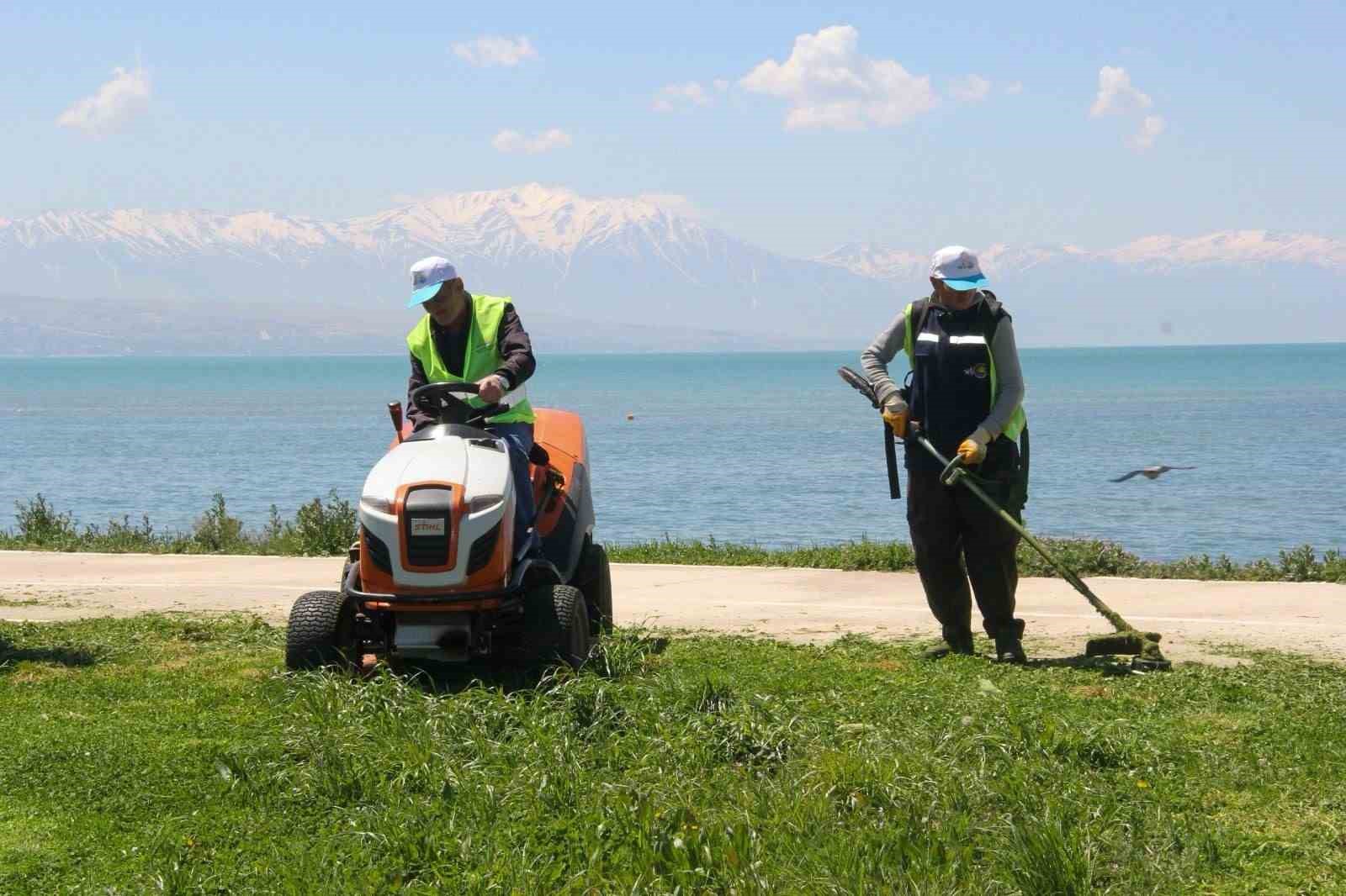 Van Büyükşehir Belediyesi parklarda çalışma başlattı