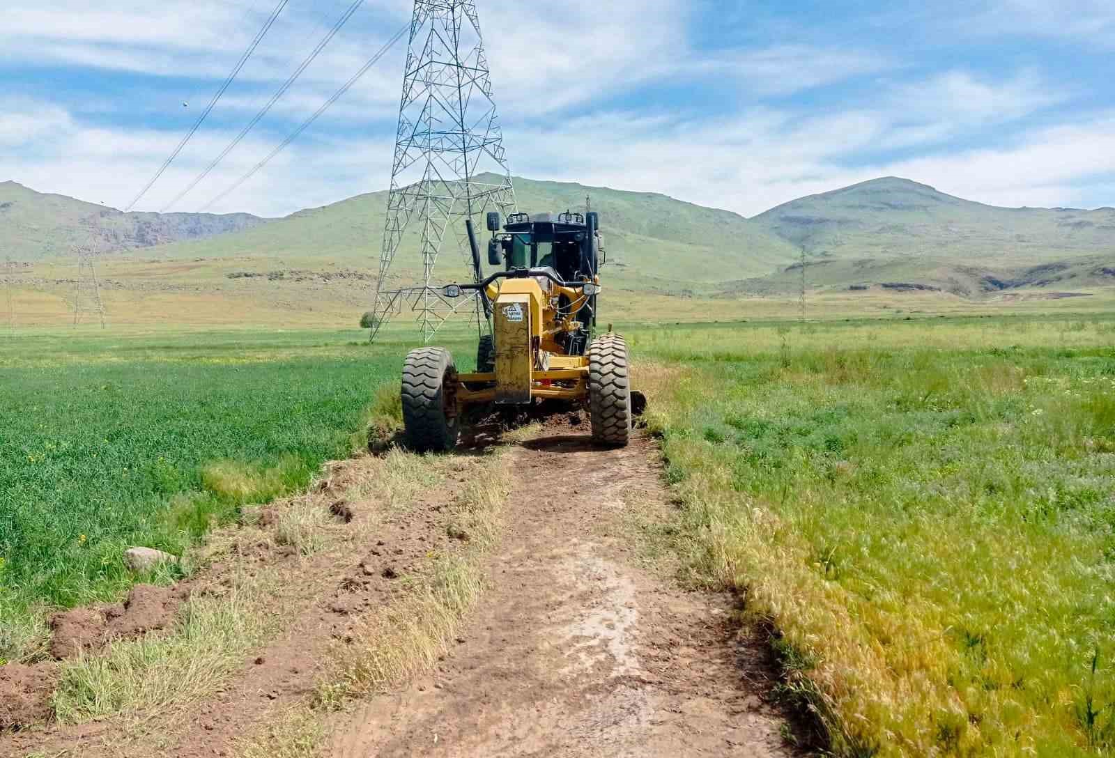 Van Büyükşehir Belediyesi kent merkezi ve kırsalda çalışmalarını sürdürüyor