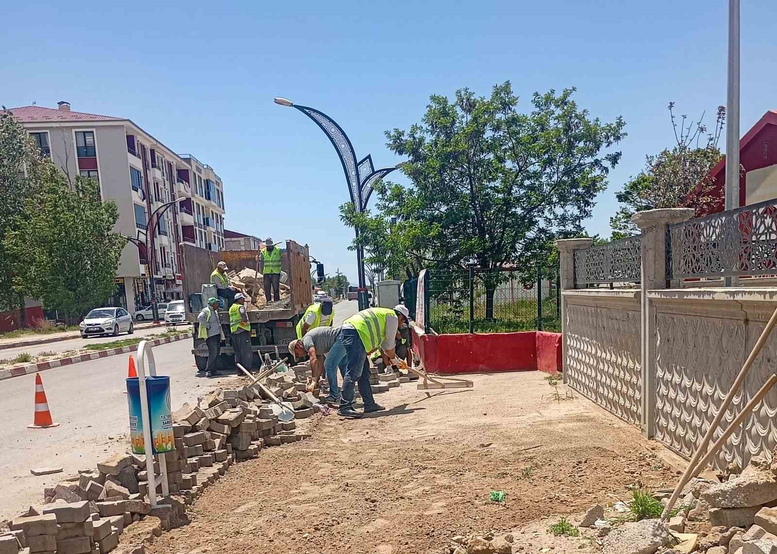 Van Büyükşehir Belediyesi kent merkezi ve kırsalda çalışmalarını sürdürüyor