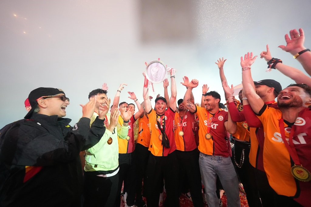Şampiyon Galatasaray, kupasını Yenikapı’da aldı