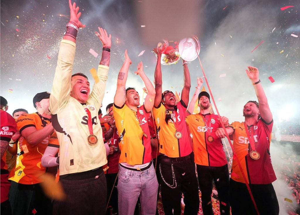 Şampiyon Galatasaray, kupasını Yenikapı’da aldı