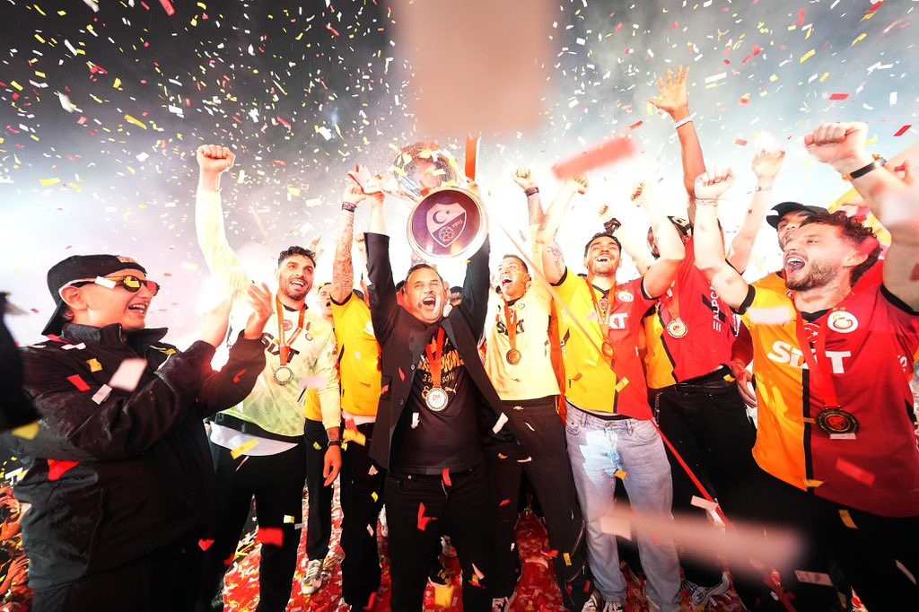 Şampiyon Galatasaray, kupasını Yenikapı’da aldı