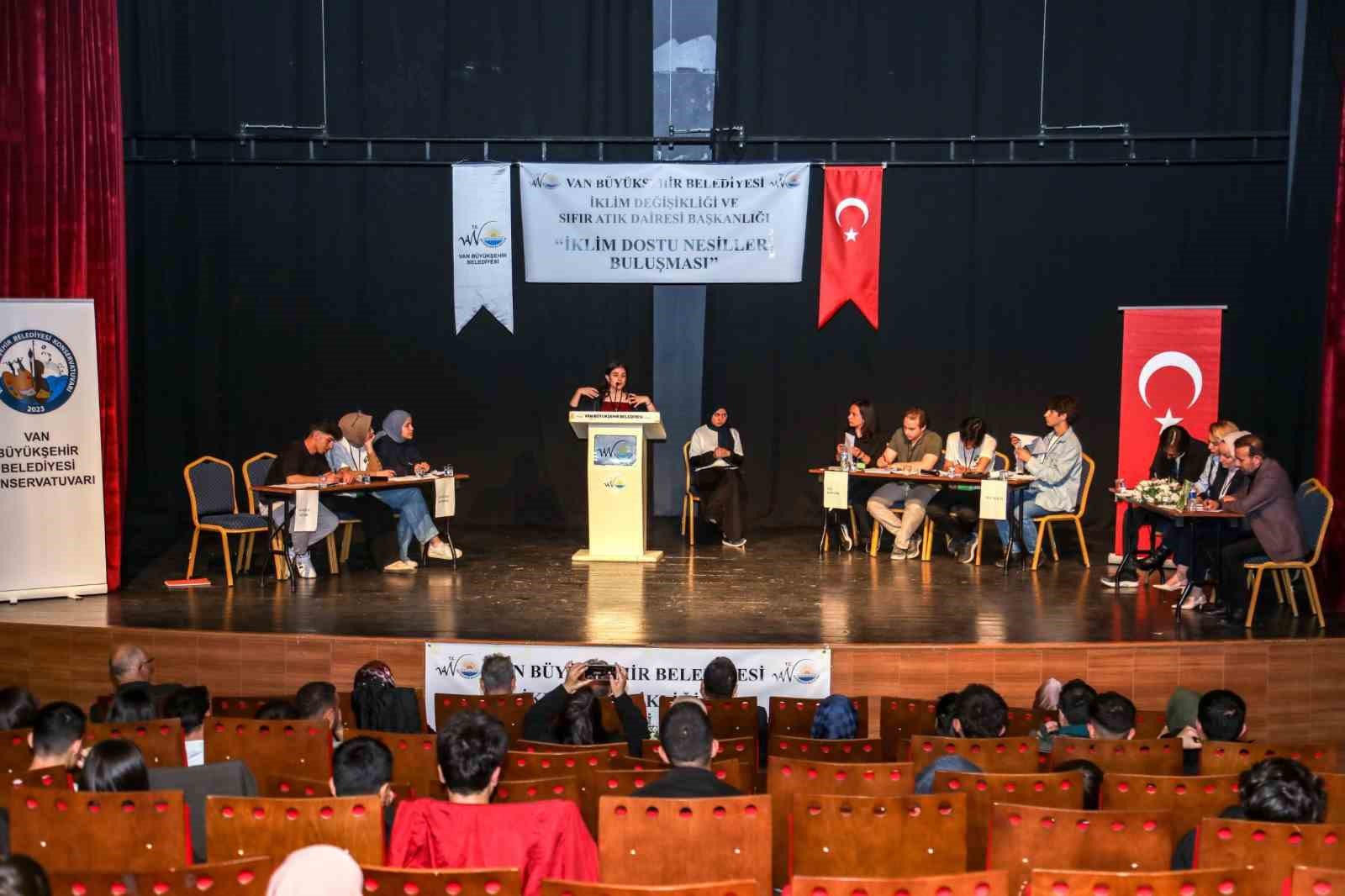 Öğrenciler ‘Liseler Arası İklim Münazarası’nda fikirlerini savundu