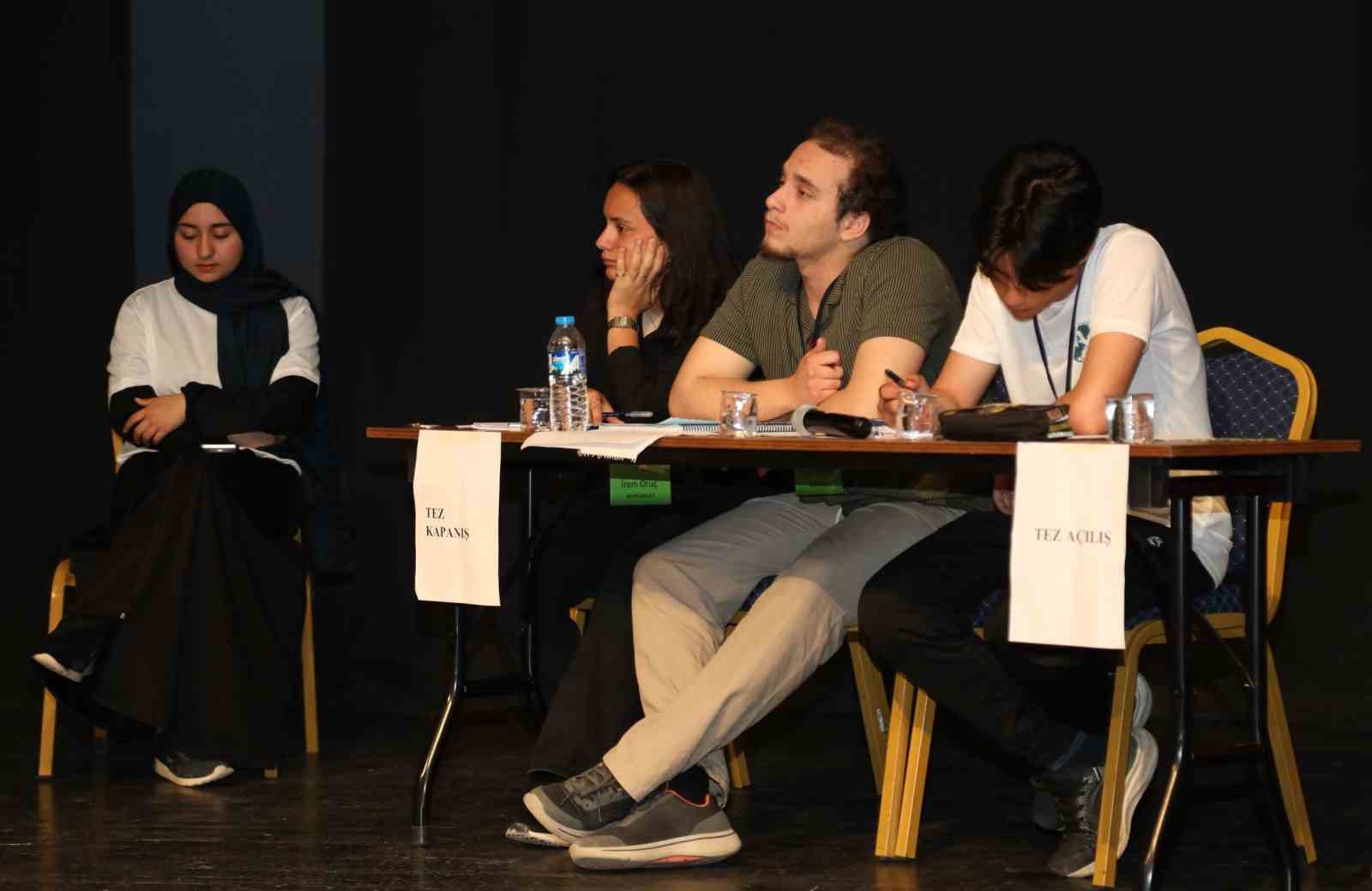 Öğrenciler ‘Liseler Arası İklim Münazarası’nda fikirlerini savundu