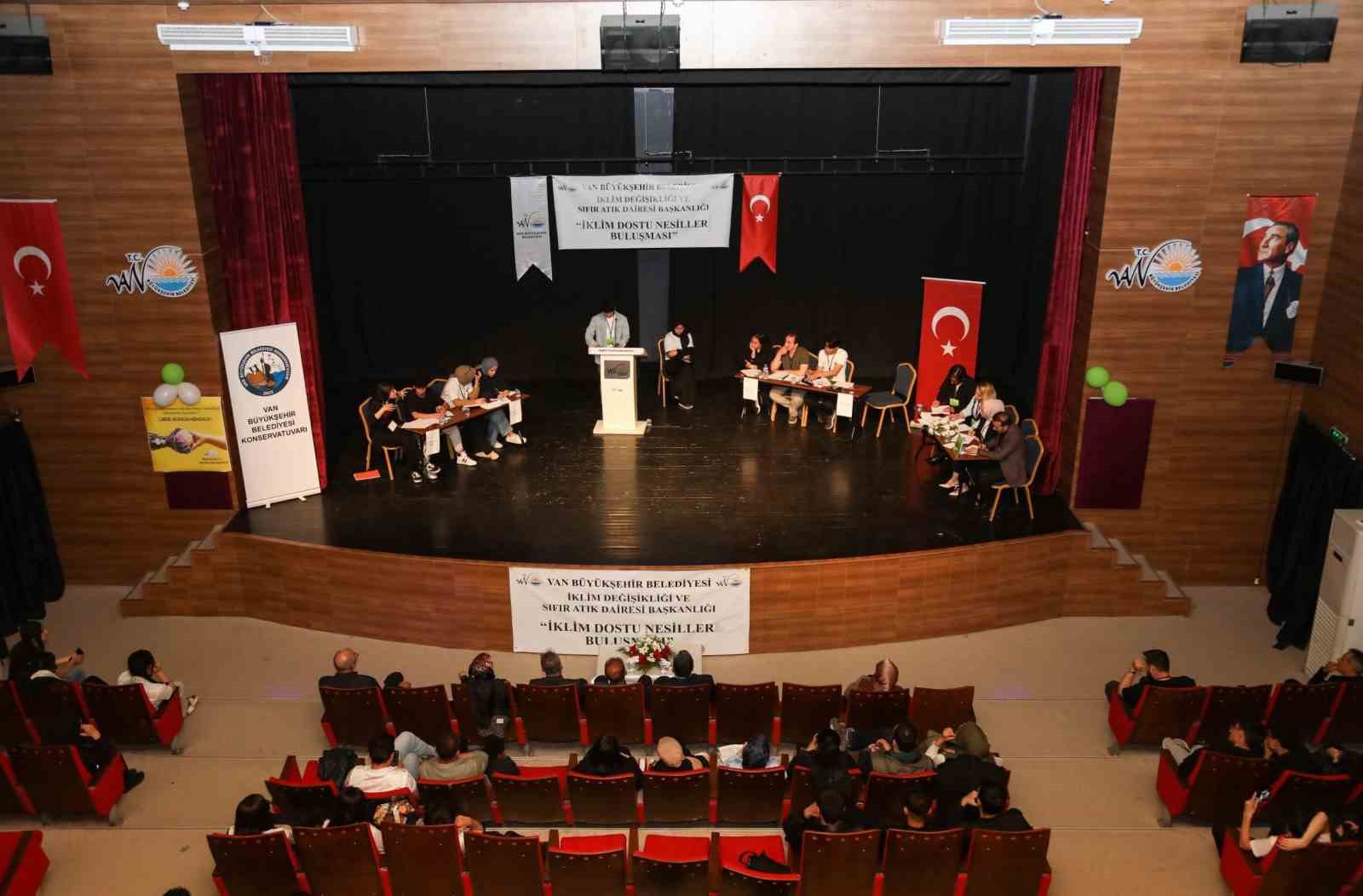 Öğrenciler ‘Liseler Arası İklim Münazarası’nda fikirlerini savundu