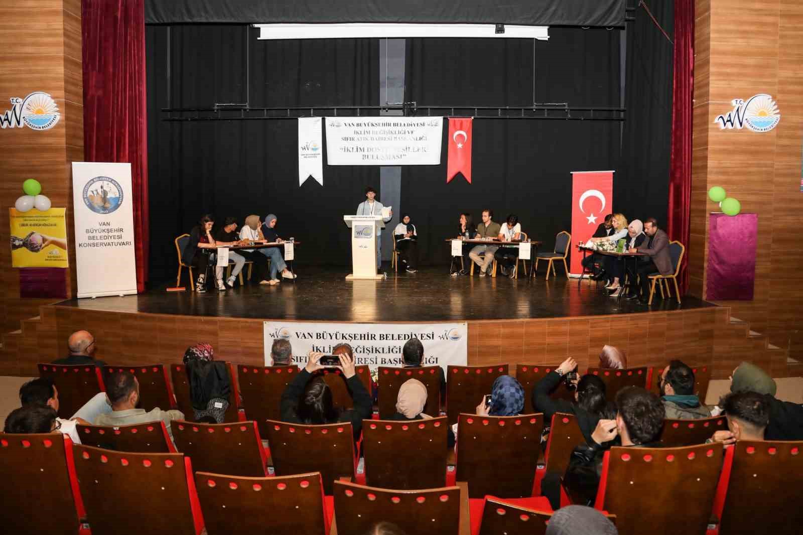Öğrenciler ‘Liseler Arası İklim Münazarası’nda fikirlerini savundu