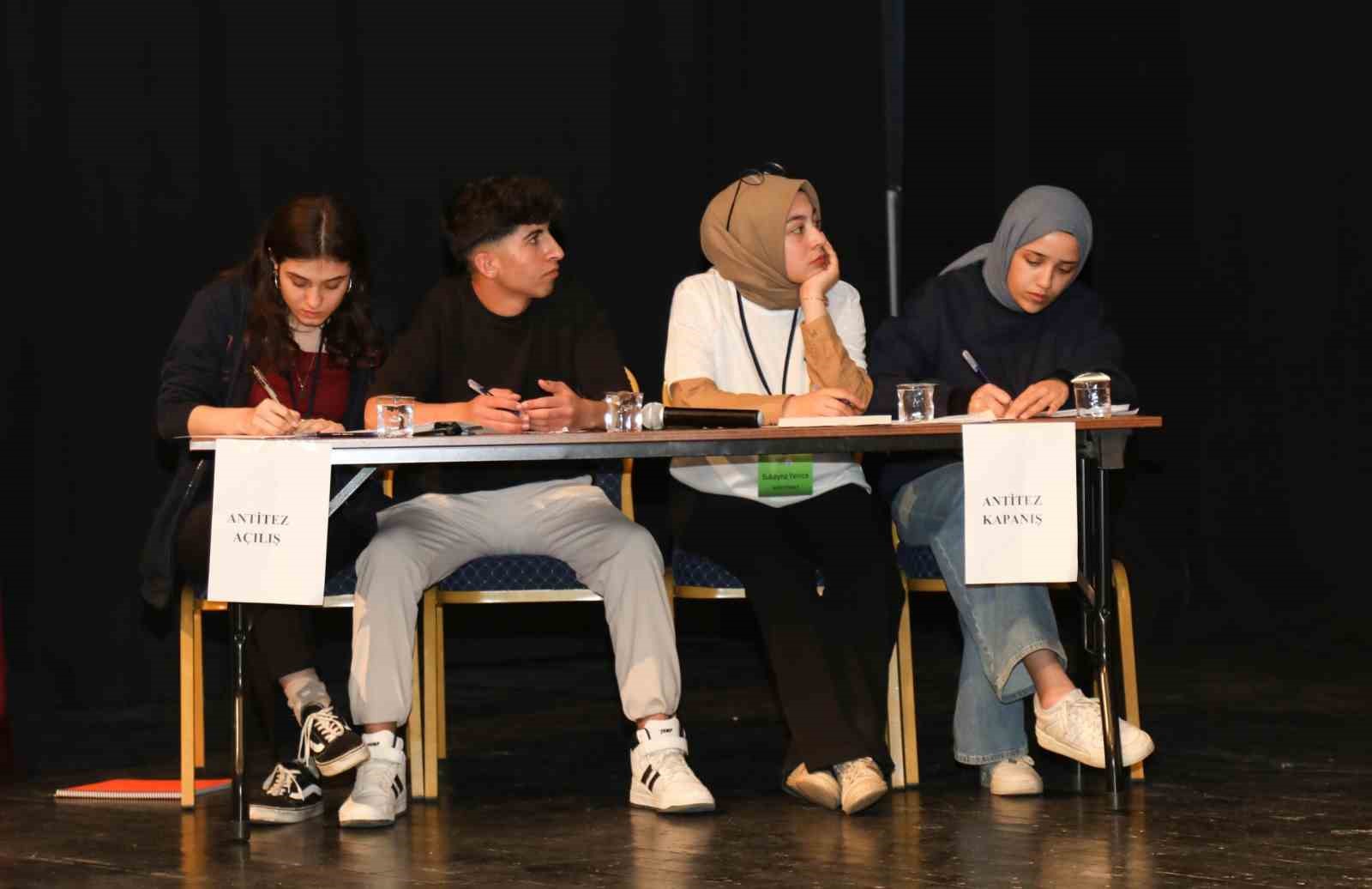Öğrenciler ‘Liseler Arası İklim Münazarası’nda fikirlerini savundu