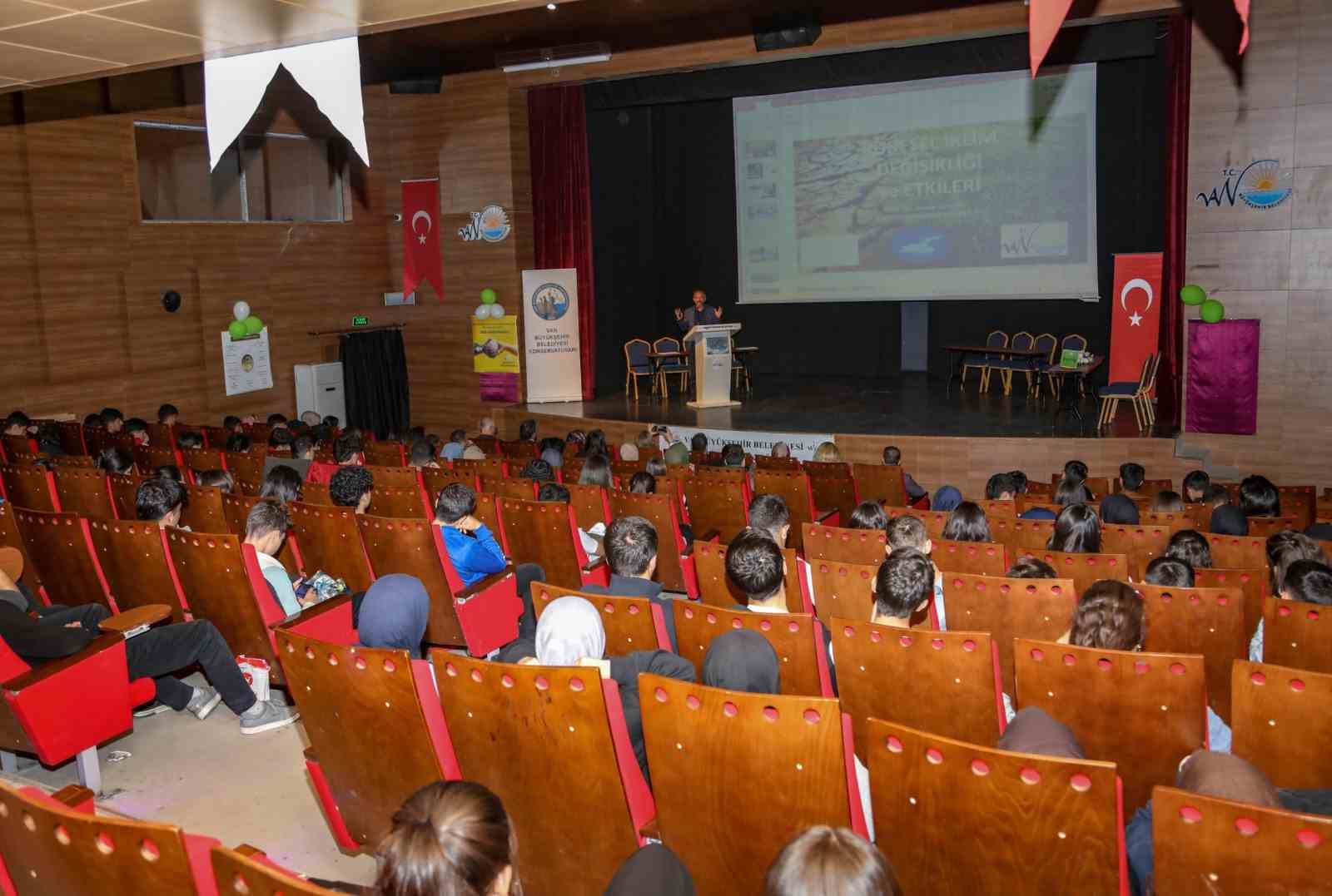 Öğrenciler ‘Liseler Arası İklim Münazarası’nda fikirlerini savundu